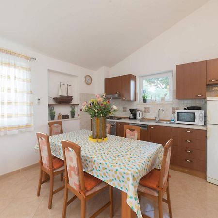 Apartmani Lenka Ugljan Exterior foto
