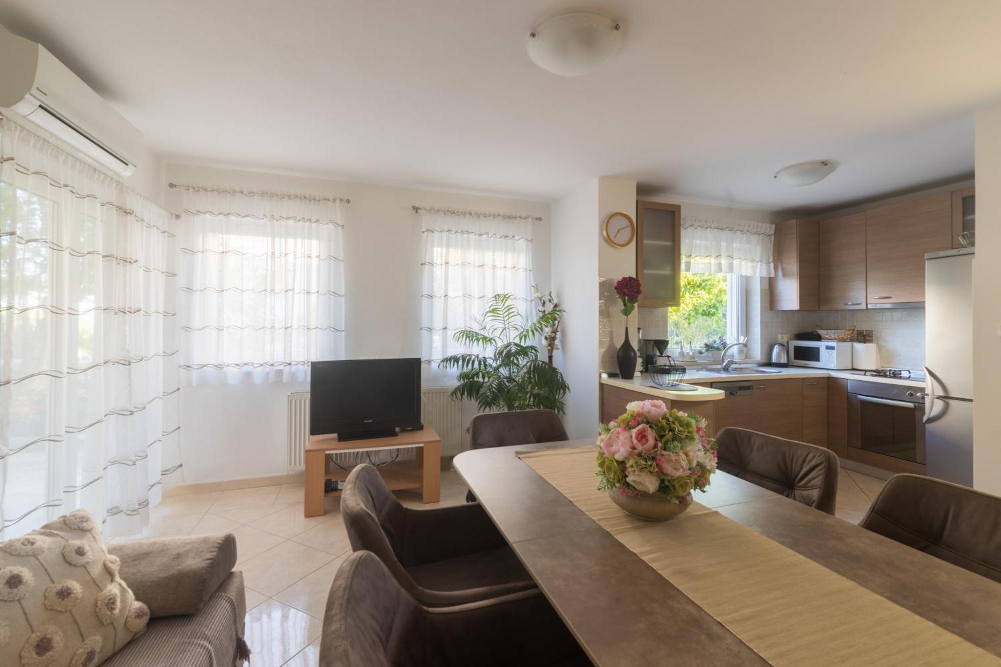 Apartmani Lenka Ugljan Habitación foto